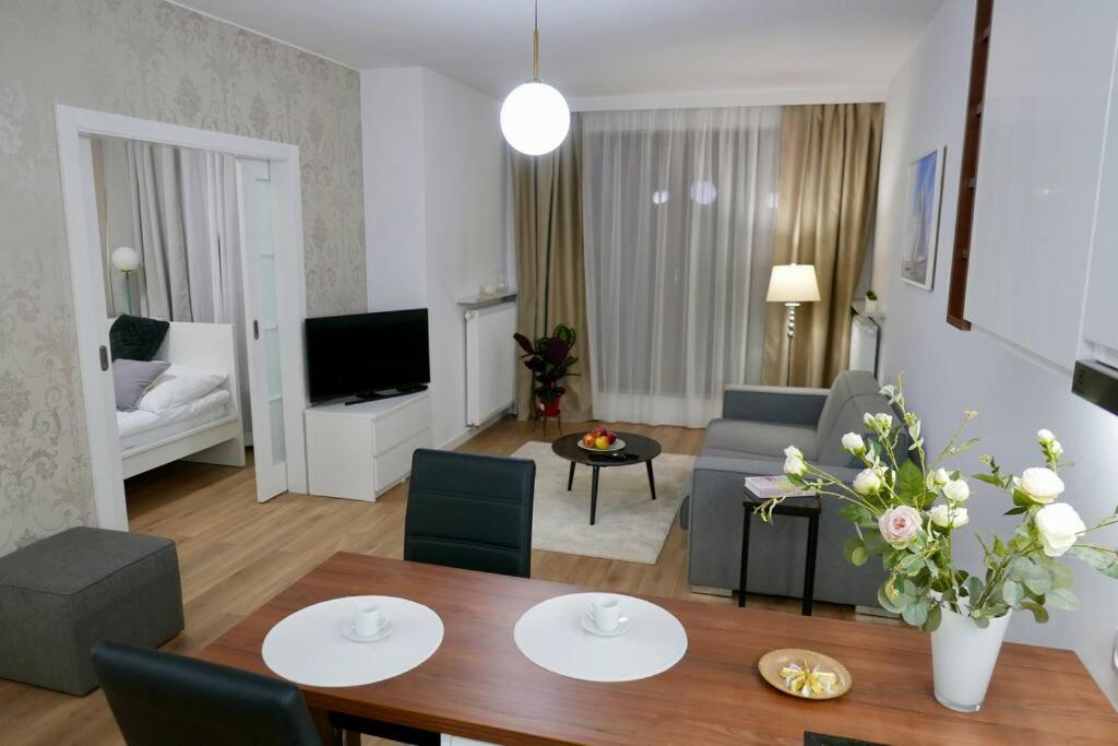 Kieslowskiego Apartment Vis-A-Vis Town Hall Varsavia Esterno foto