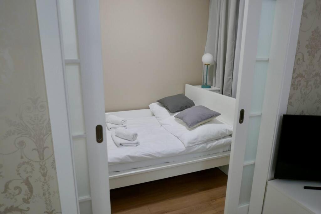 Kieslowskiego Apartment Vis-A-Vis Town Hall Varsavia Esterno foto